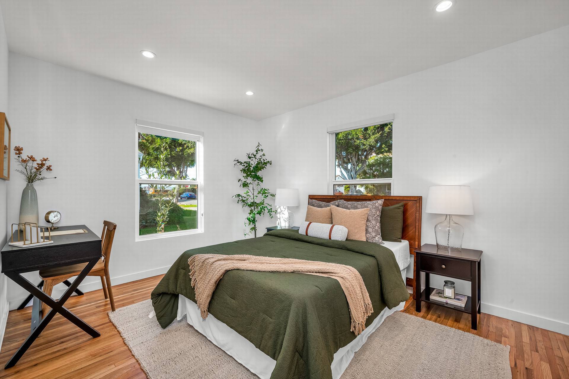 Building Photo - 616 W Ellis Ave