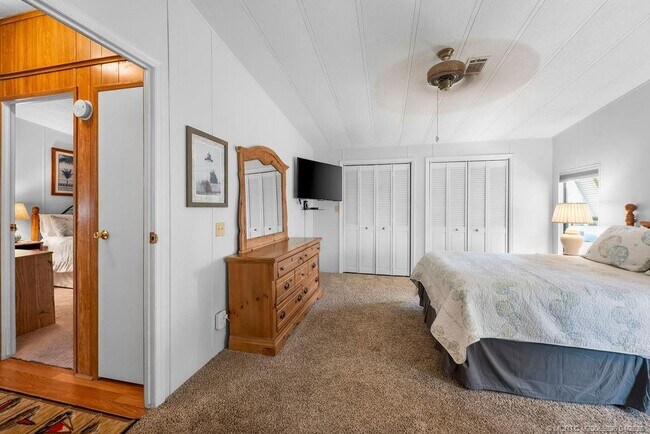 Building Photo - 7894 SE Saratoga Dr