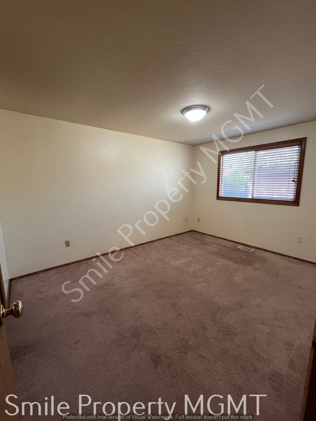 Building Photo - 215 SE 91st Ave