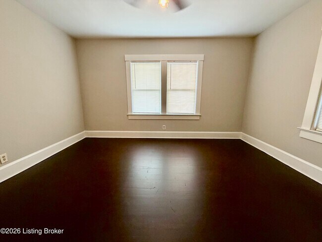 Building Photo - 2013 E Oak St