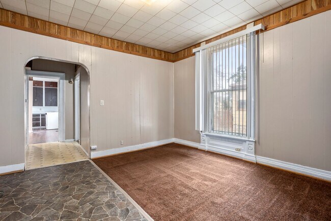 Building Photo - 117 W. Division Street