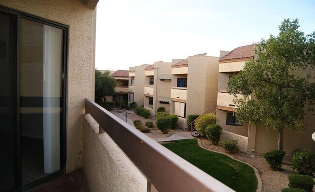 Building Photo - FREE RENT/EARLY ENTRY  1 bedroom 1 bath Beautiful Upstairs Unit in Prime Location