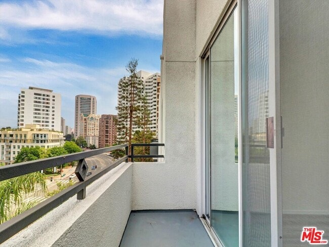 Building Photo - 10600 Wilshire Blvd