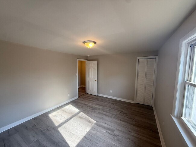 Building Photo - 1104 S Lombardy St