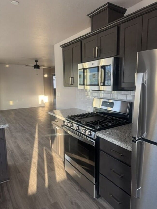 Building Photo - 2395 Oakmont Cir