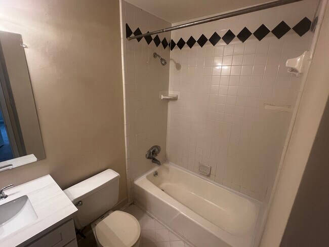 Building Photo - 5934 Bluebonnet Rd