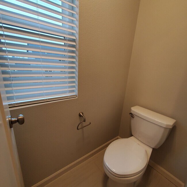 Building Photo - New 3 bedroom 2 bath home in Albany, Easy drive to Corvallis, Lebanon or I-5