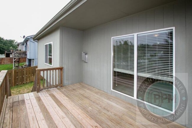 Building Photo - 809 Lake Tahoe Dr
