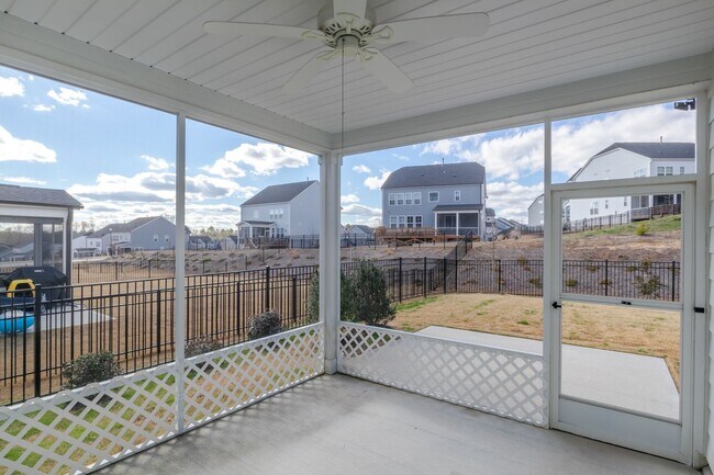 Building Photo - Light & Bright 4BR 3BA house in Tryon, Wak...