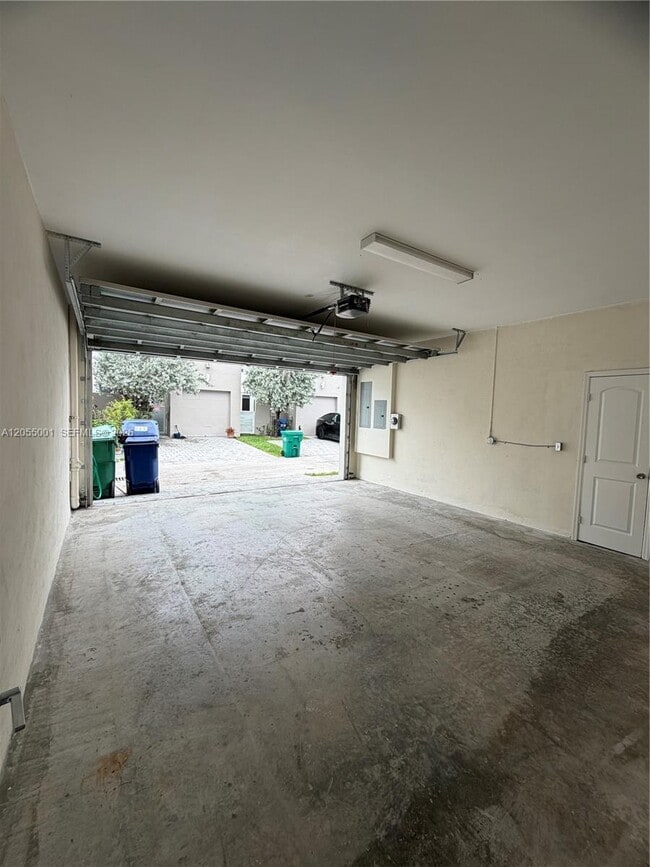 Building Photo - 6440 NW 103rd Psge