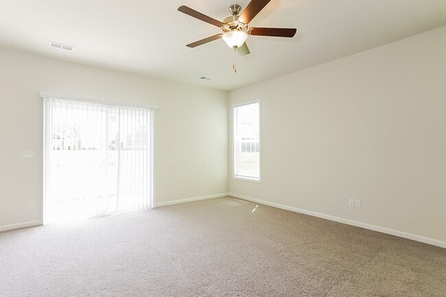 Building Photo - 3 Bedroom in Graniteville!