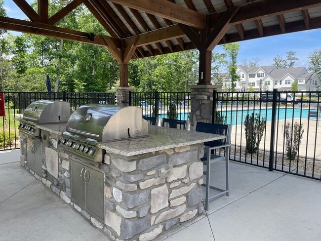 Building Photo - Heron | 3 Bed 2.5 Bath | Garage | 1800 sf | $2726-$2999 | 8, 9, 10, 12, 14, and 15 month lease terms