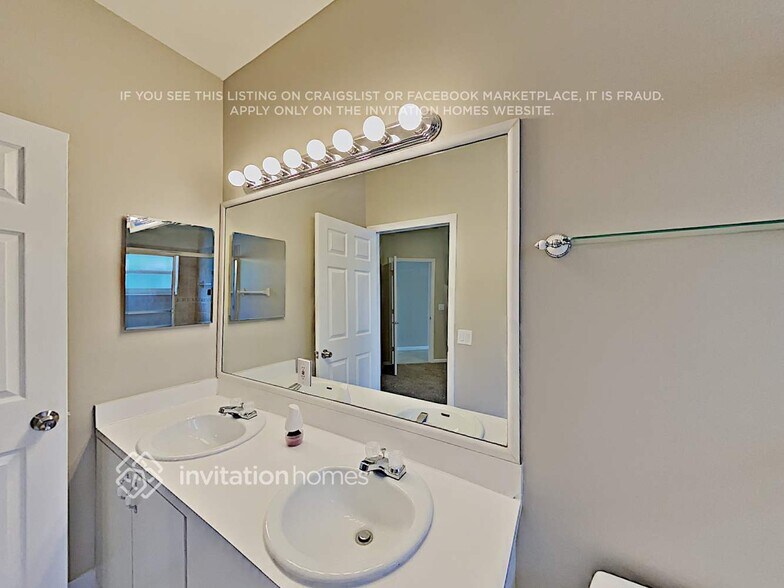 Building Photo - 4961 Pelican St