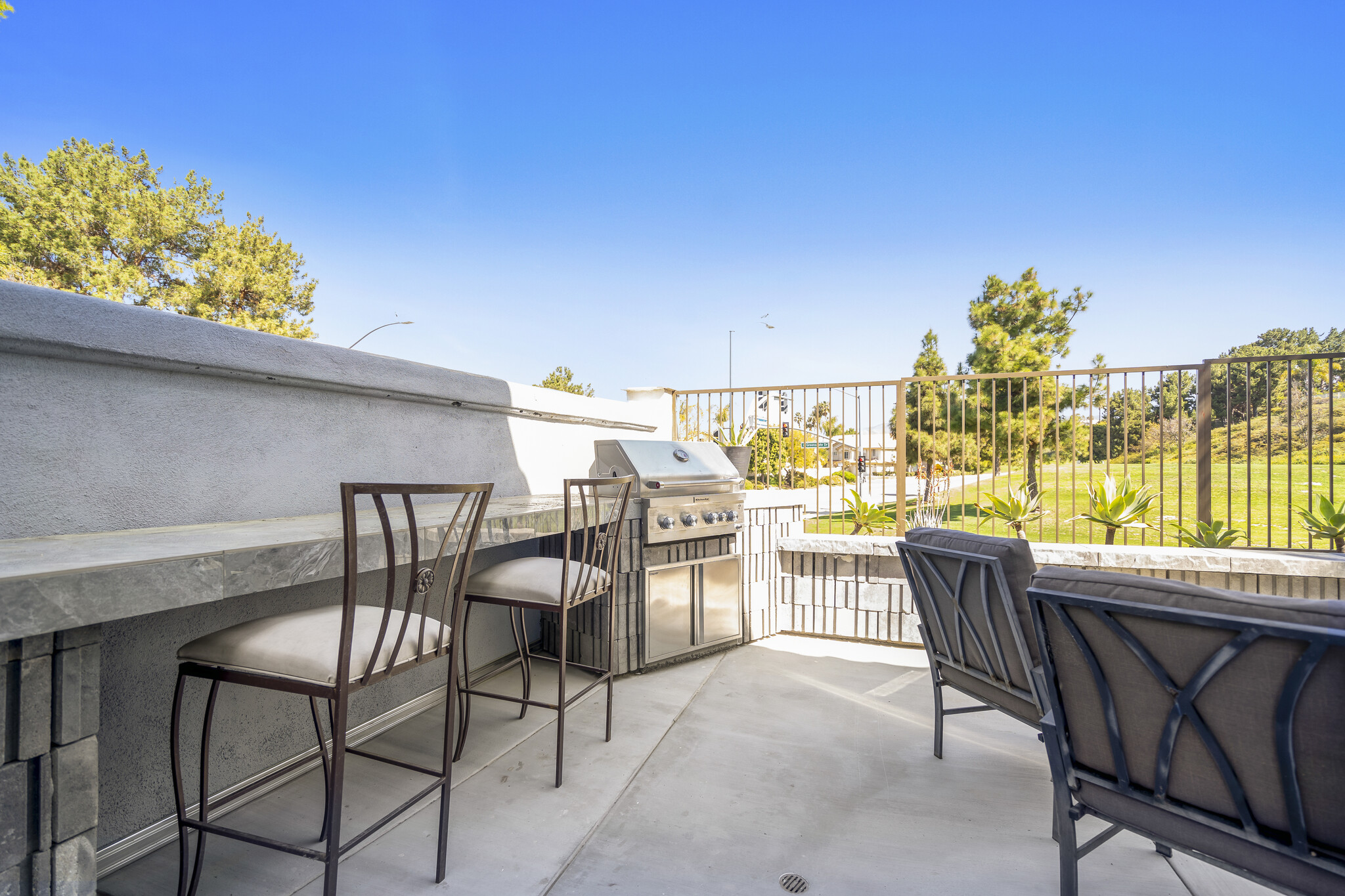 Patio with barbecue - 1051 Waterville Lake Rd