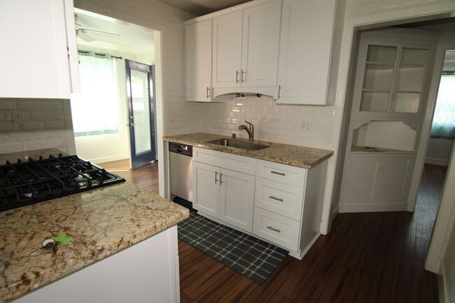 Building Photo - Large living room, dining and kitchen with One Bedroom, Custom