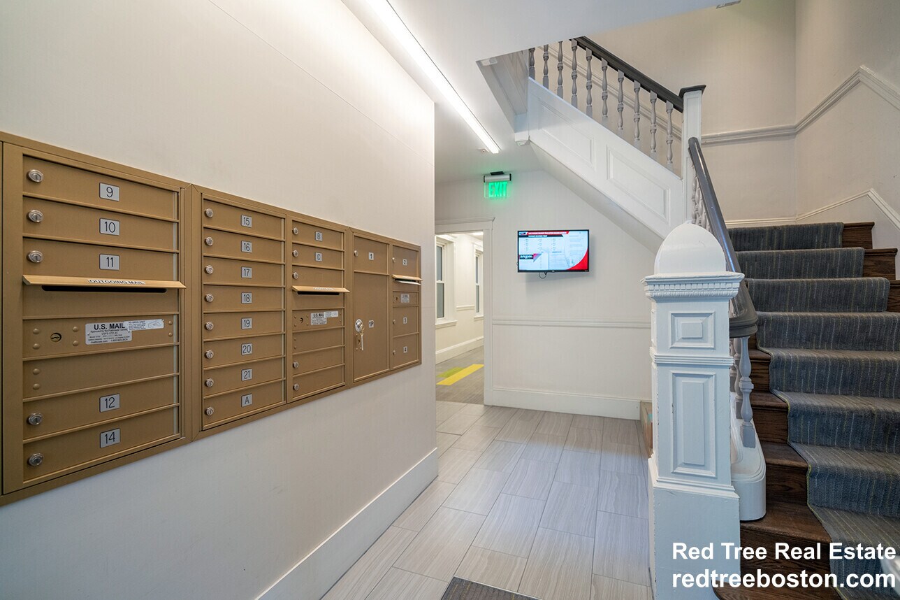 Building Photo - 51 Queensberry St