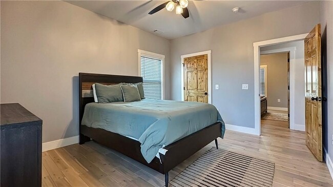 Building Photo - 374 Prince Dr