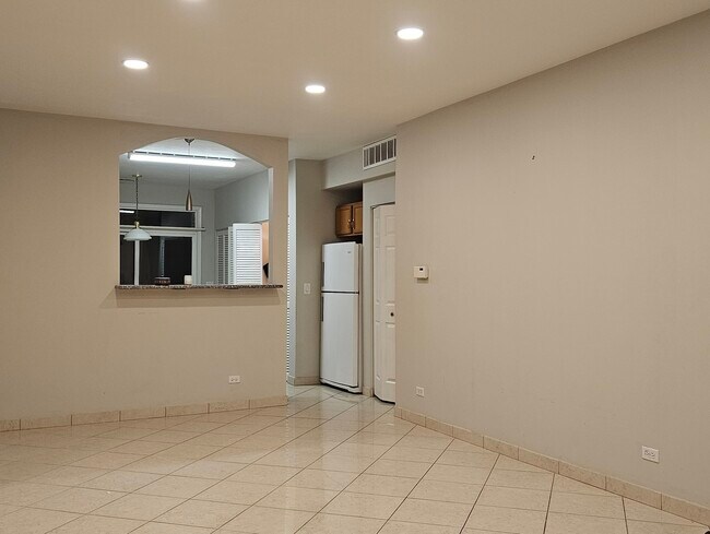 Building Photo - 151 N Waters Edge Dr