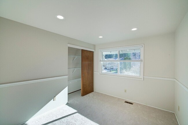 Building Photo - 4Bd/2.5Ba Renton House