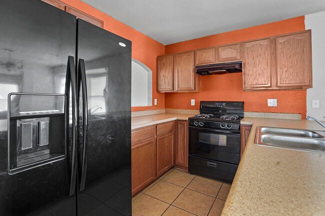 Building Photo - 12858 Hueco Hill Dr