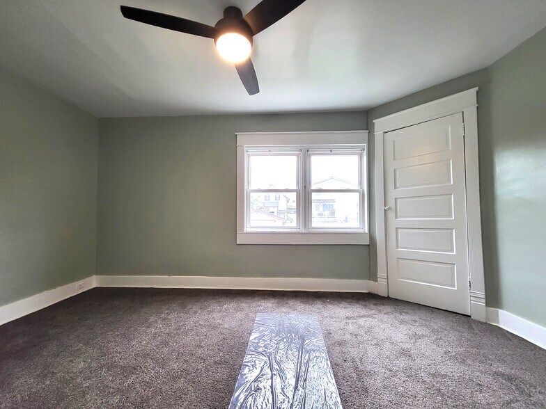 Bedroom 3 Captive - 32 E 1st Ave