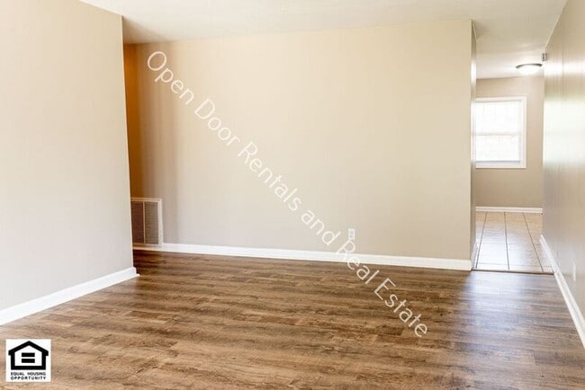 Building Photo - 6628 Redbud Dr