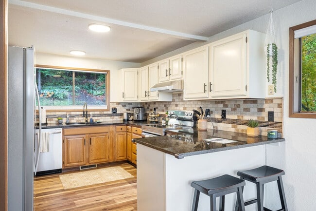 Building Photo - 5504 NE 190th St