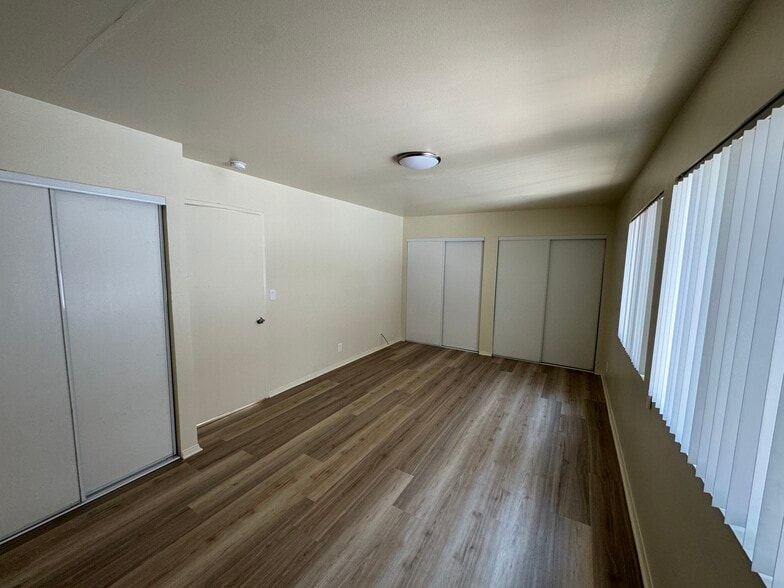 Building Photo - 13750 Vanowen St