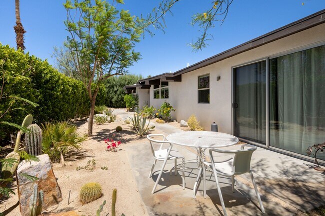 Building Photo - Luxury Mid Century Oasis in Palm Springs (Monthly Only - No Long Term)