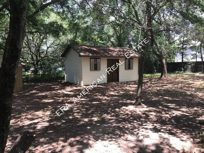 Building Photo - 511 Fir Ave