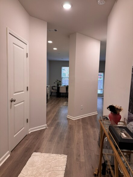 Building Photo - 2945 Cottage Ln