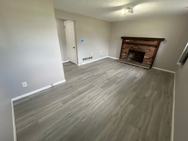 Building Photo - 615 Moss Oak Ave