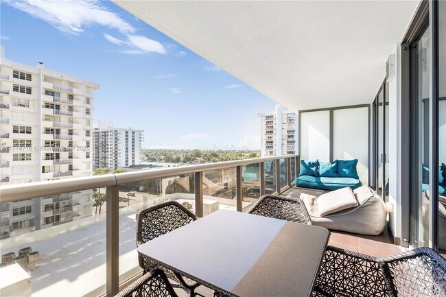 Building Photo - 5875 Collins Ave