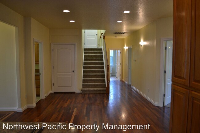 Building Photo - 3 br, 2.5 bath House - 947 Burley Hill Dri...