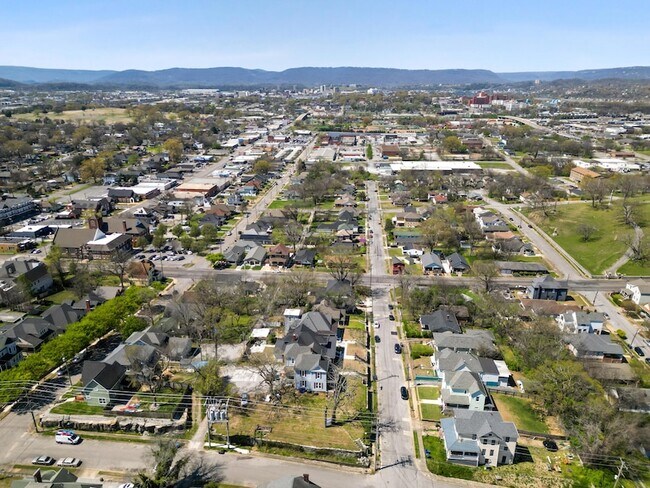 Building Photo - 1906 Vine St