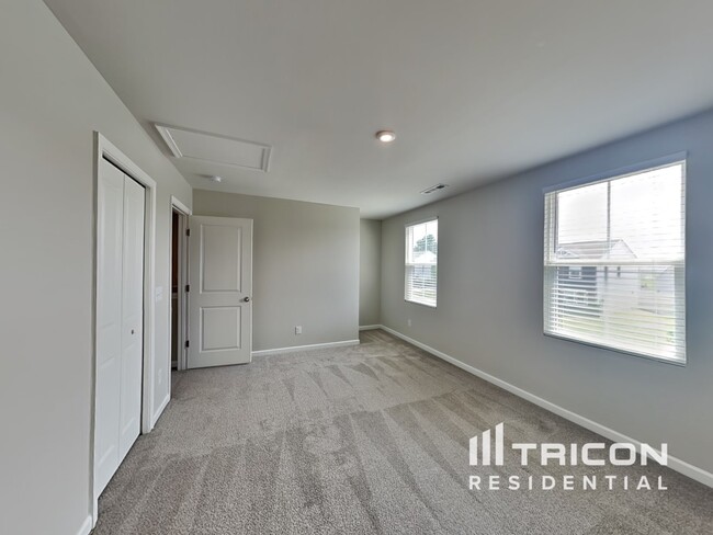Building Photo - 3048 Dartmoor Pl