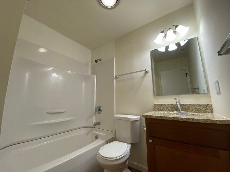 Building Photo - 316 Cedar St