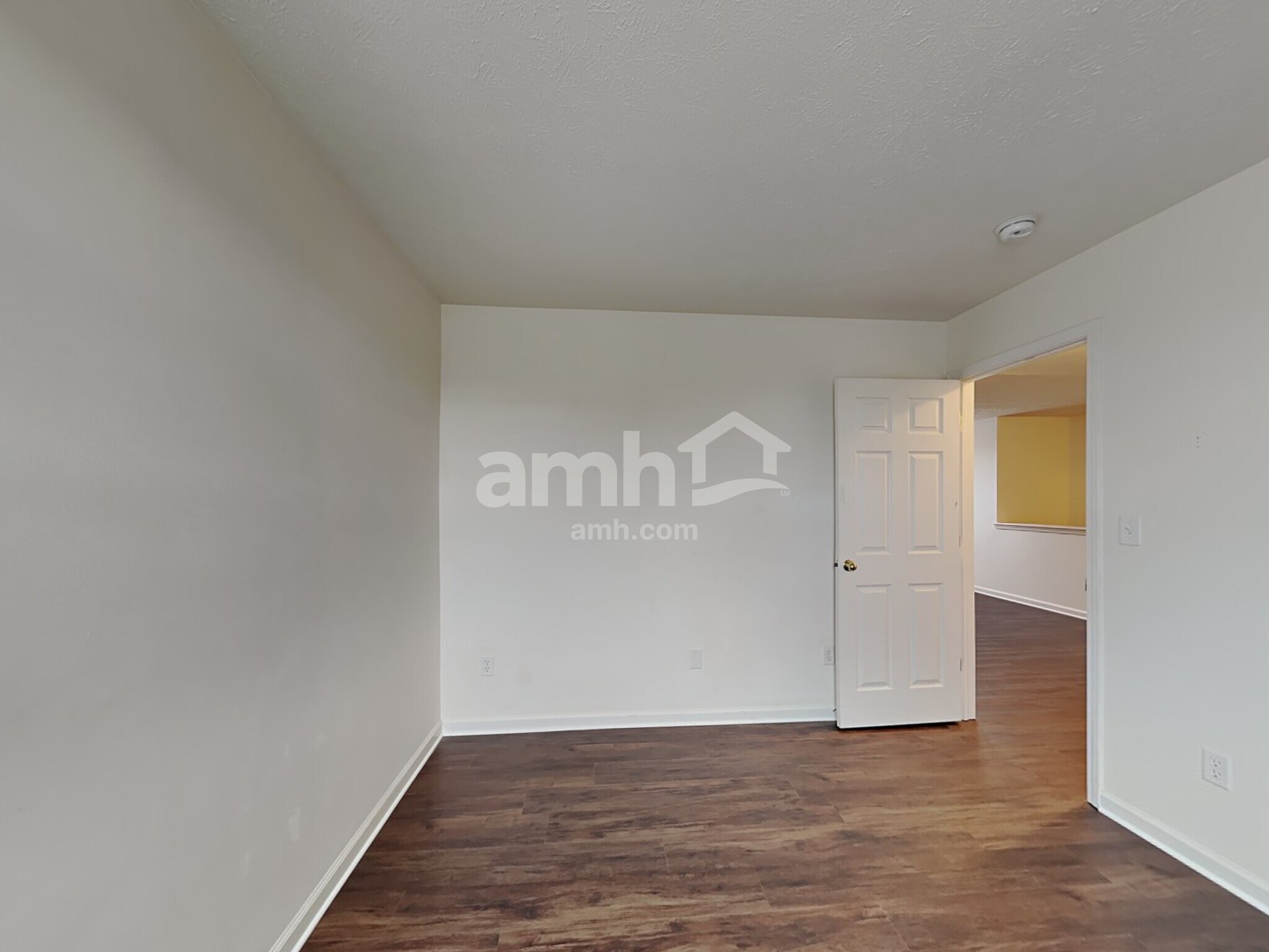 Building Photo - 6154 N Woodhaven Dr
