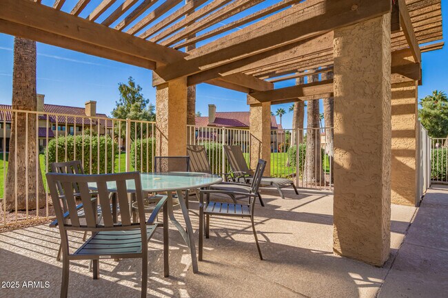 Building Photo - 4901 S Calle Los Cerros Dr