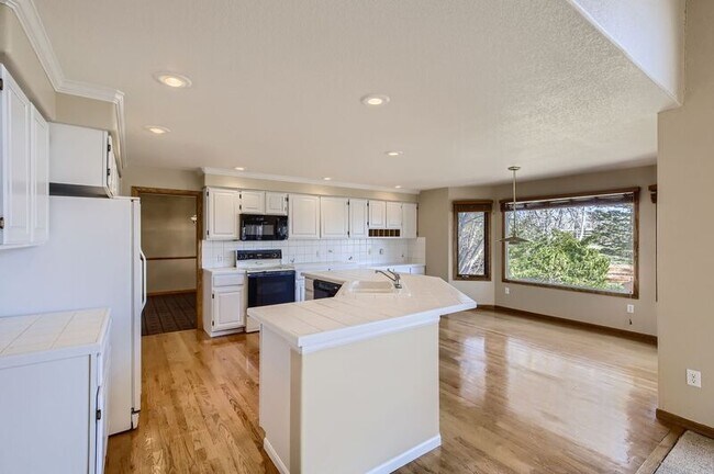 Building Photo - 6787 Snead Ct