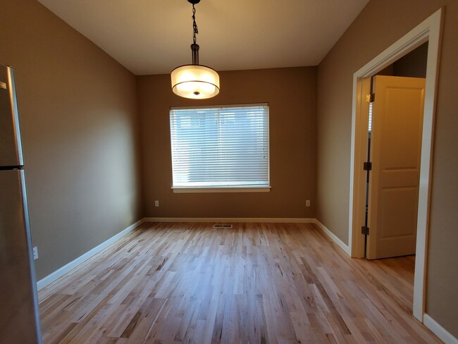 Building Photo - Double Master Suite Townhouse in Beaverton