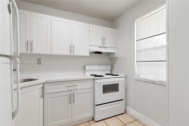 Building Photo - 17255 SW 95th Ave