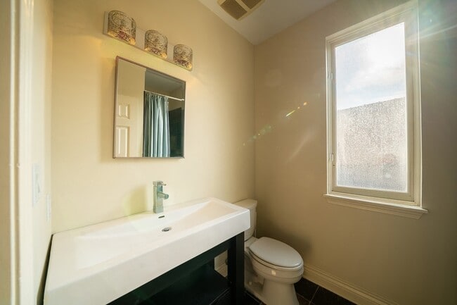 Building Photo - 3123 W Washington Blvd