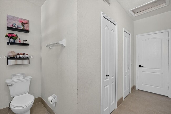 Building Photo - 913 NW 135th Ave