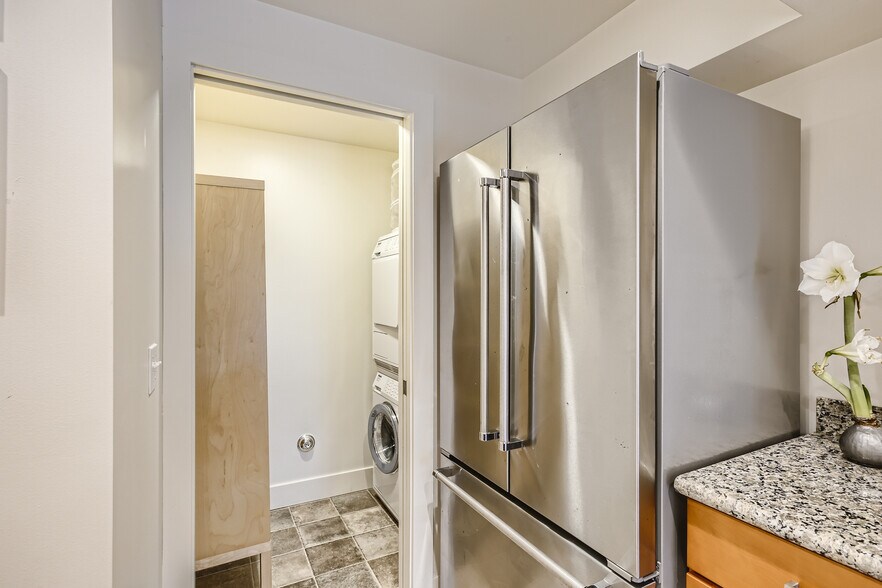 Building Photo - 4400 55th Ave NE