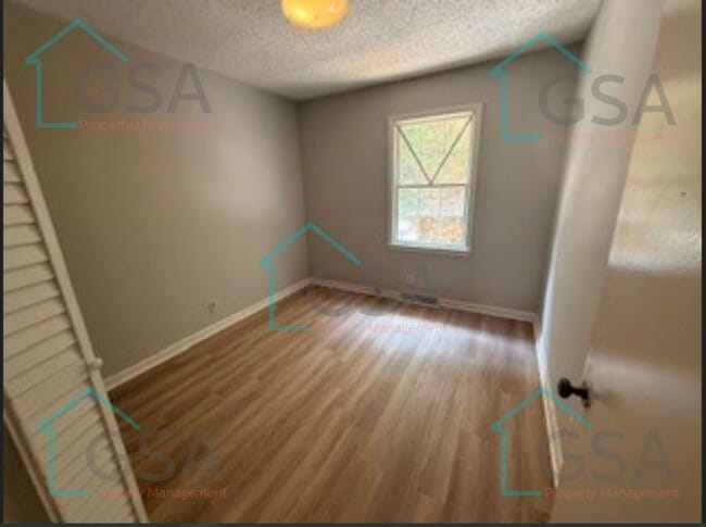 Building Photo - 3 Bedroom 1.5 Bath!