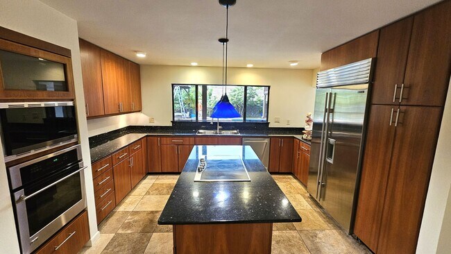 Building Photo - Architect masterpiece -  Several fruits, pool, Ac, amazing home!