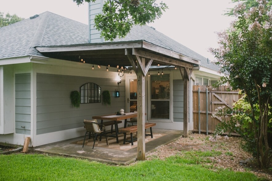 Building Photo - 9908 Half Moon Dr