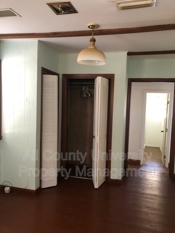 Building Photo - 23707 SE Hawthorne Rd