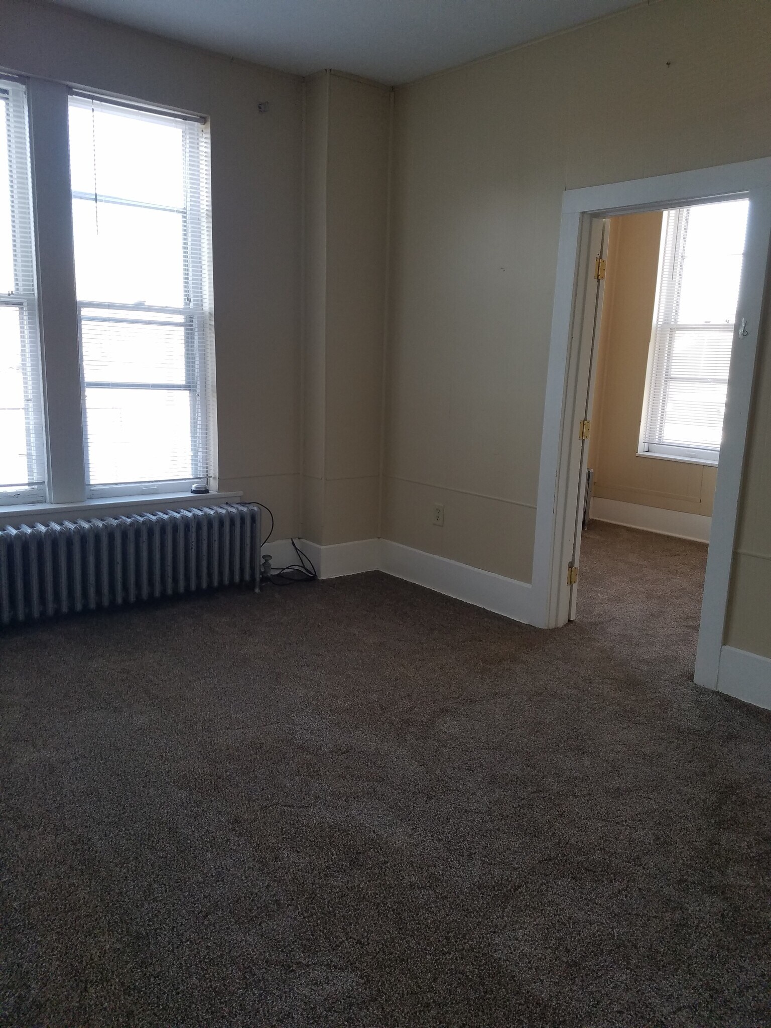 Building Photo - 504 S Central Ave